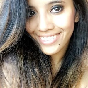 Meet your Posher, Casandra