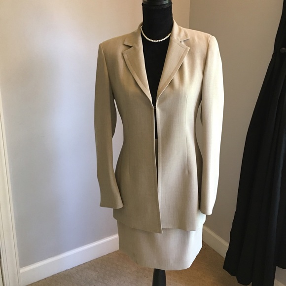 Caché business suit