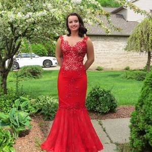 Meet your Posher, Ella