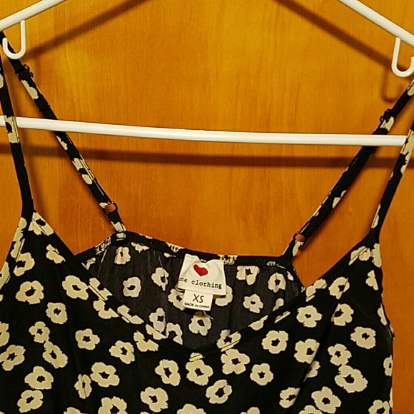 Adorable flower romper! Size XS. Urban outfitters! - Picture 2 of 4