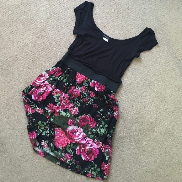 Dresses & Skirts - Floral dress