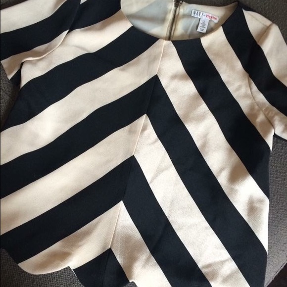 Striped Scalloped-Hem by MADE Fashion Week (M)