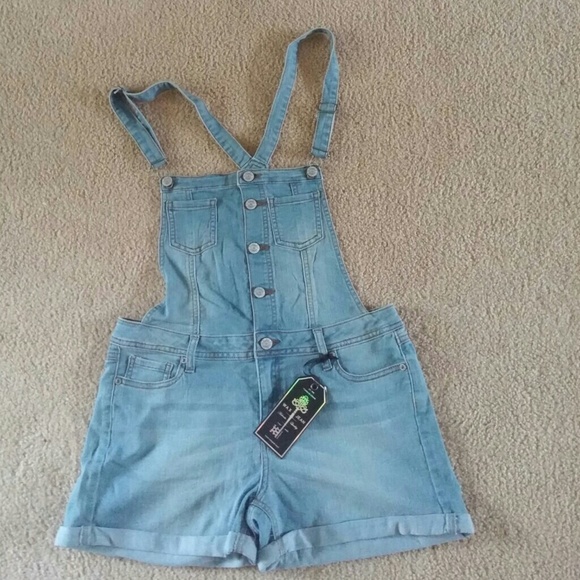 Overall shorts