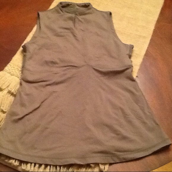 Lulu V-Neck workout top - Picture 1 of 3