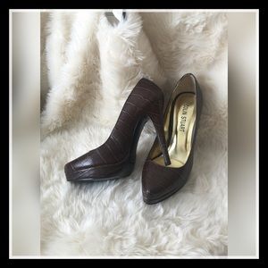 SOLD - Colin Stuart Platform Pump Heels