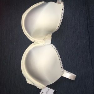 Calvin Klein nwt size 36DD bra, never worn!
