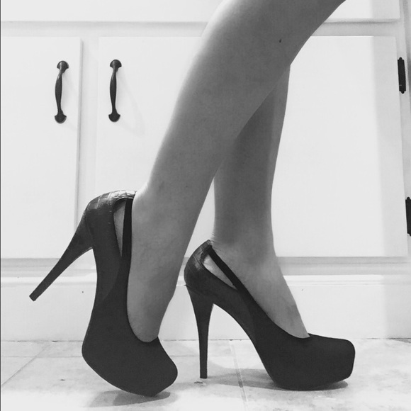 Guess Black Pumps
