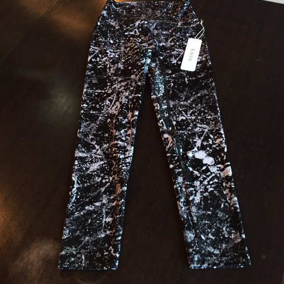 K-DEER yoga capris "Gotham"