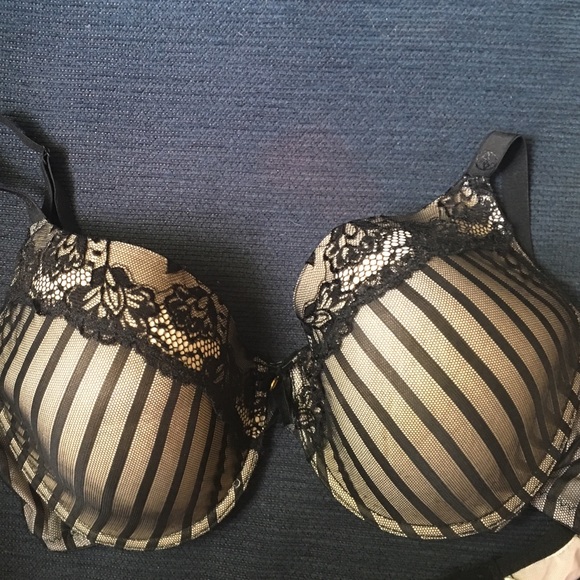 Black Lacey bra with nude padding 40DD