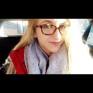 Meet your Posher, Adrienne