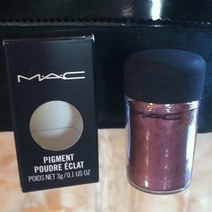 MAC PIGMENT IN HERITAGE ROUGE❤️