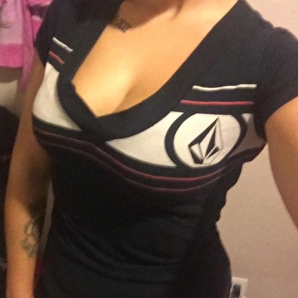 Volcom V-Neck - Picture 1 of 1