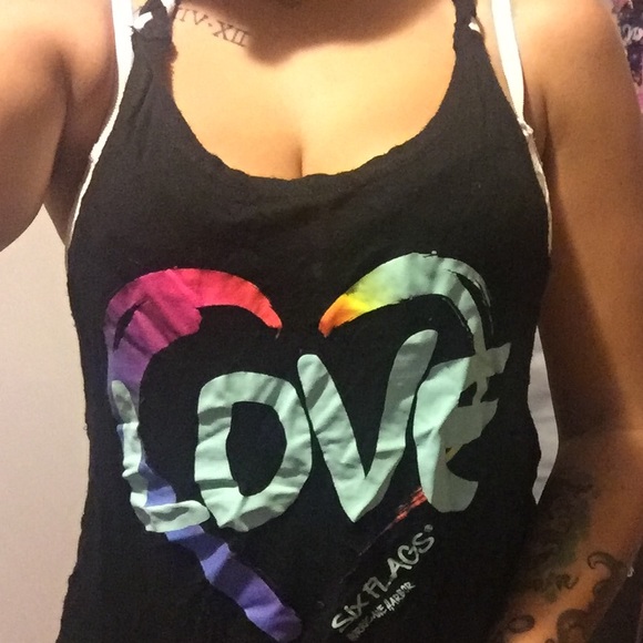 Six flags shirt - Picture 1 of 1