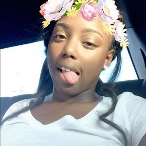 Meet your Posher, Aysia