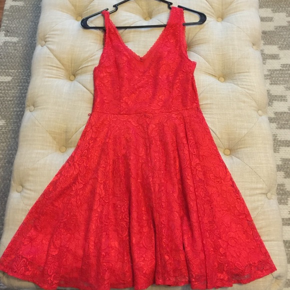Red lace dress from Express. Never worn. Size 2 - Picture 1 of 2