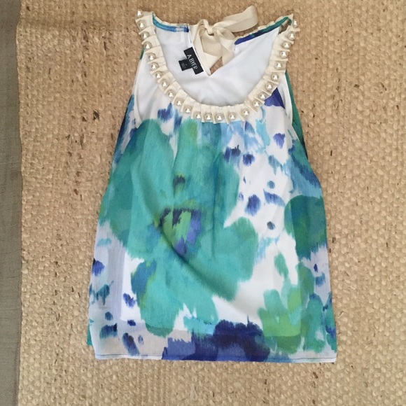 A. Byer multi-color blouse with Pearl collar