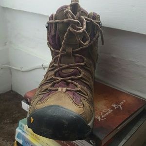 keen hiking boots