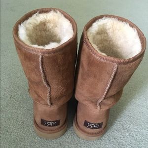 Classic short UGG boots