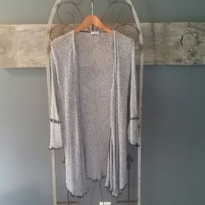 Baik Baik Honolulu Sweater/Cardigan