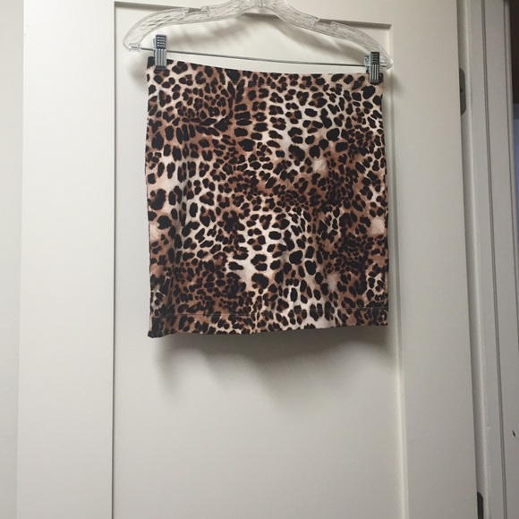 A cheetah print mini skirt. In good condition!!!