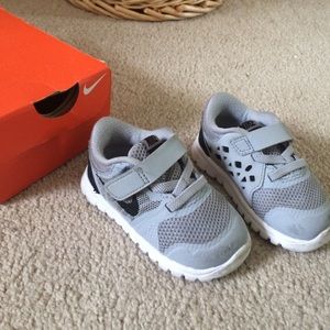 Nike flex sneakers