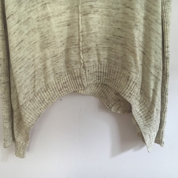 Cream sweater shirt. - Picture 3 of 4