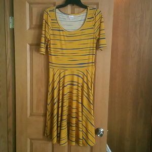 M lularoe Nicole