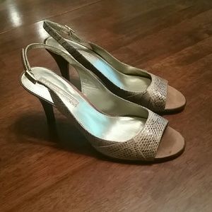 Bandolino snakeskin heels