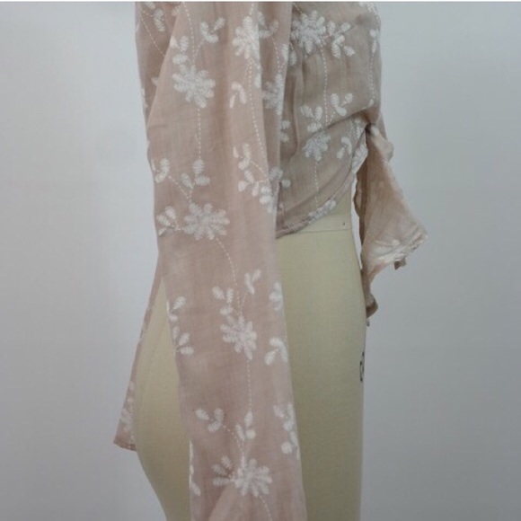 • Host Pick // Sadie & Sage // Allison Tie-Front • - Picture 2 of 4