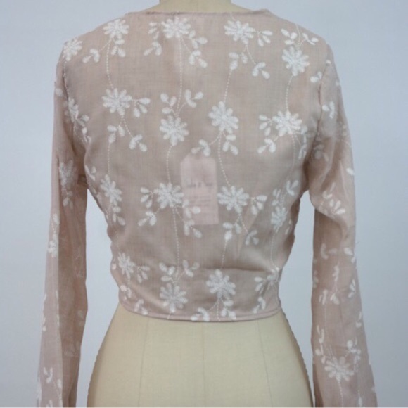 • Host Pick // Sadie & Sage // Allison Tie-Front • - Picture 3 of 4