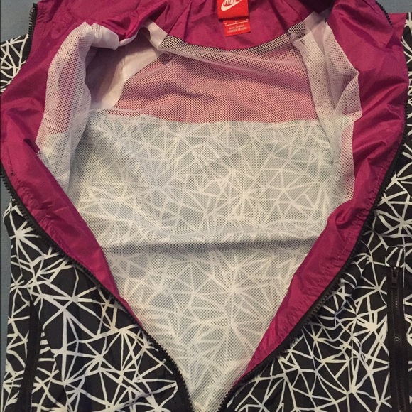 ❗️❗️NWOT❗️❗Medium NIKE Windbreaker - Picture 3 of 4