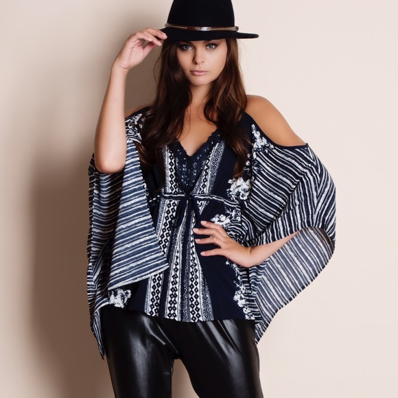Off Shoulder Crochet Trim Printed Top - Picture 2 of 4