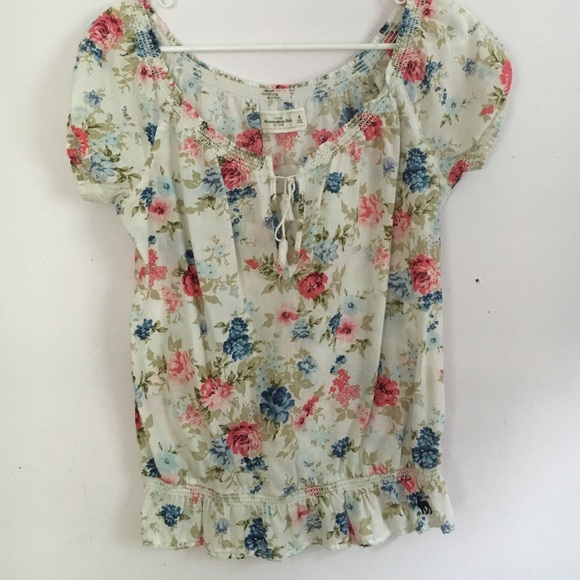 White, floral, tie up blouse. - Picture 1 of 4