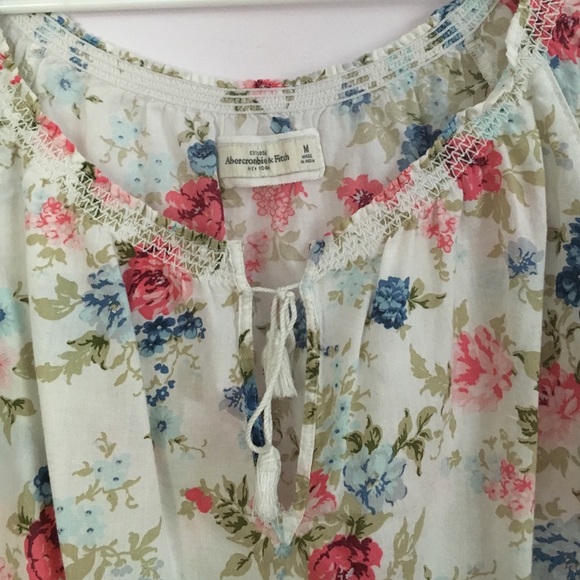 White, floral, tie up blouse. - Picture 2 of 4