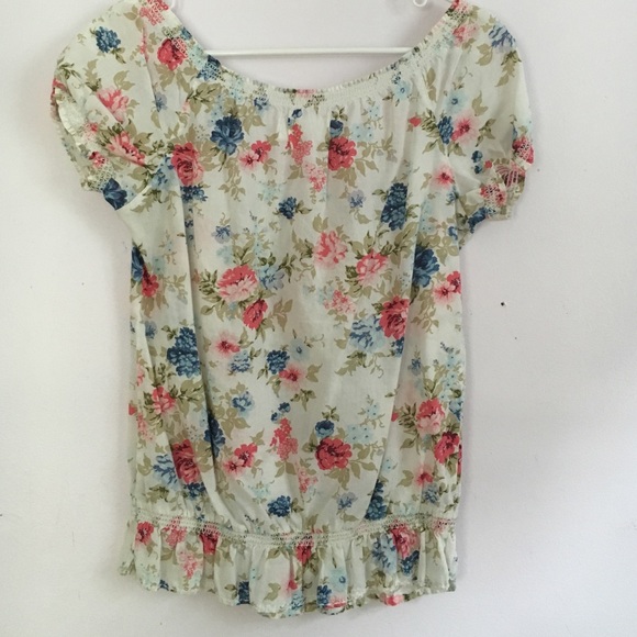 White, floral, tie up blouse. - Picture 4 of 4