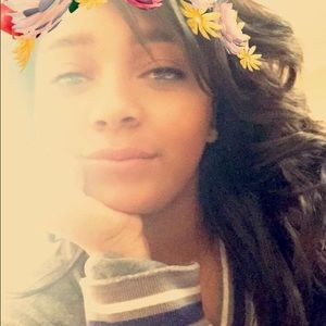 Meet your Posher, Dominique