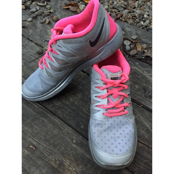 SOLD NIKE free 5.0 pink/silver running shoe