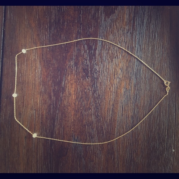 10 KT Gold necklace with three small pearls