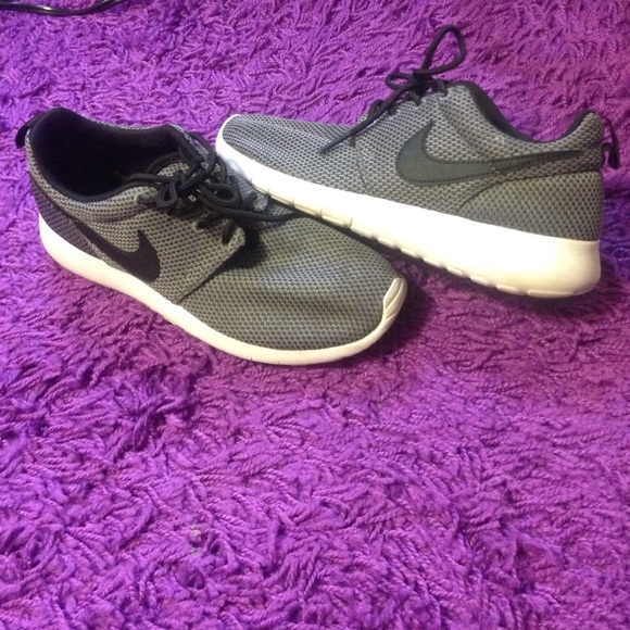 Nike Roshe Run Grey