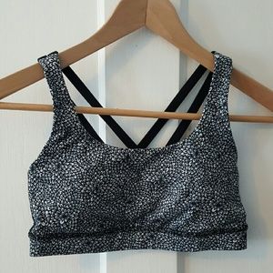 Lululemon Energy Bar size 4