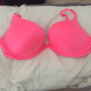VS Bright Pink Fabulous Push-up bra