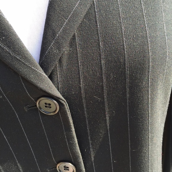 BCBG MAXAZRIA Black Pinstriped 3-button blazer - Picture 4 of 4