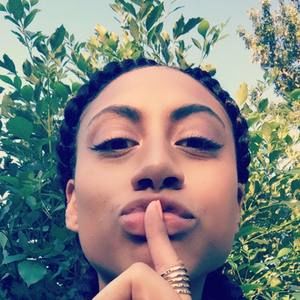 Meet your Posher, Devin