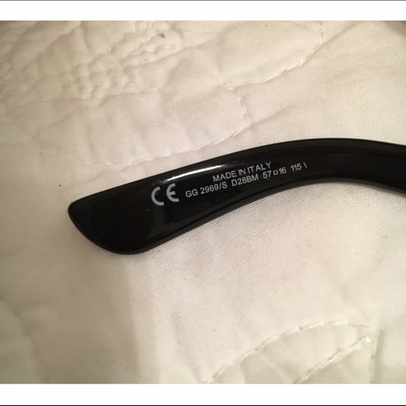 Authentic GUCCI Black Sunglasses with Horsebit - Picture 3 of 4