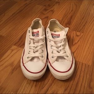 Size 8 white Converse