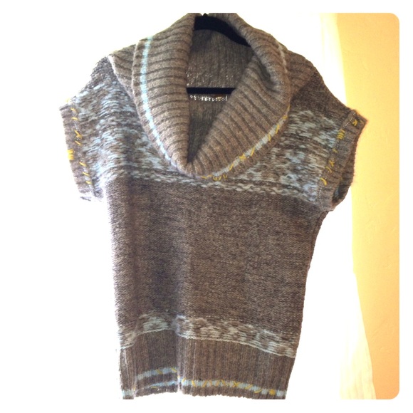 Cowl neck short sleeve sweater