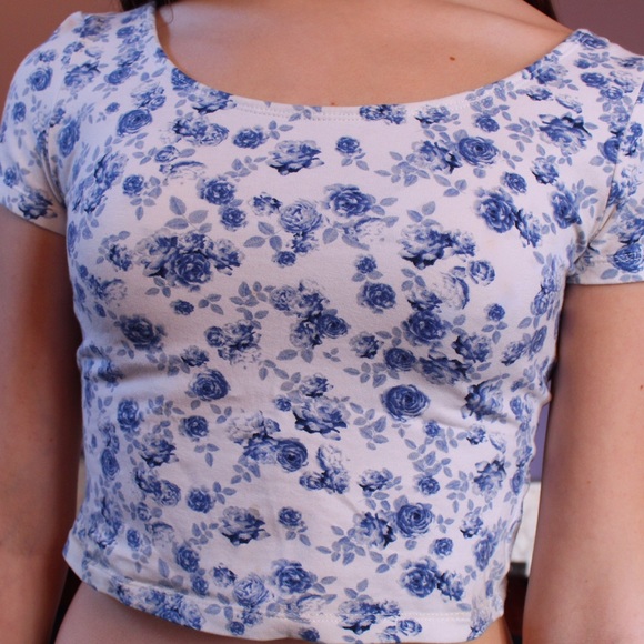Flattering  Floral Croptop
