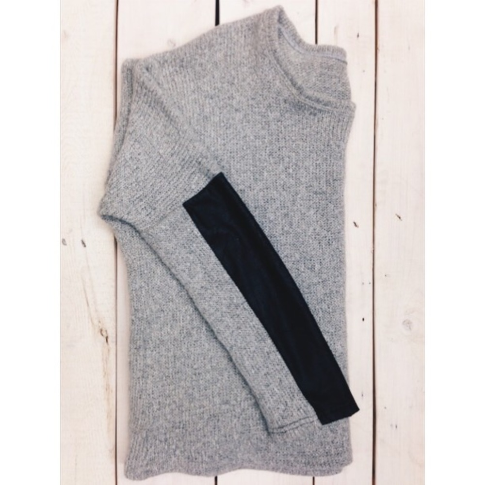 Knit long sleeve top