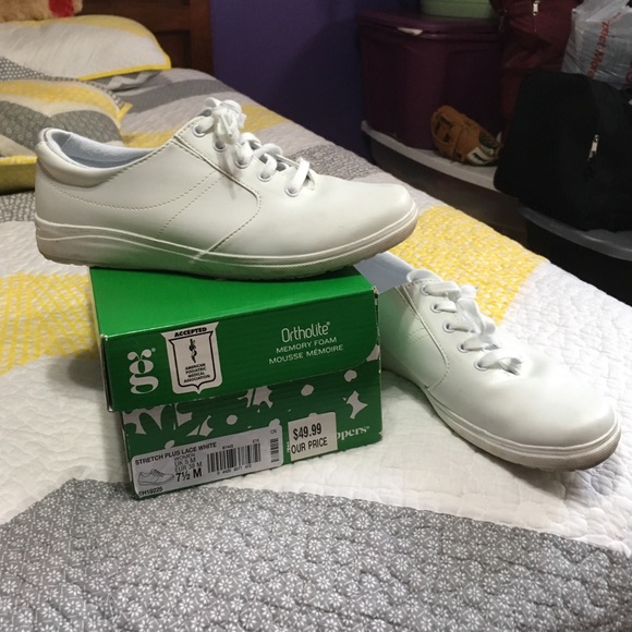 Grasshopper memory foam white lace shoes