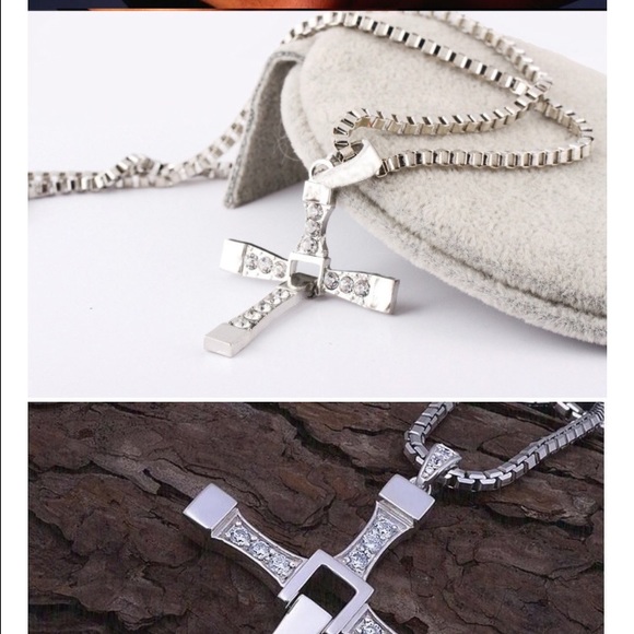 Cross rhinestone necklace pendant and box chain - Picture 3 of 4